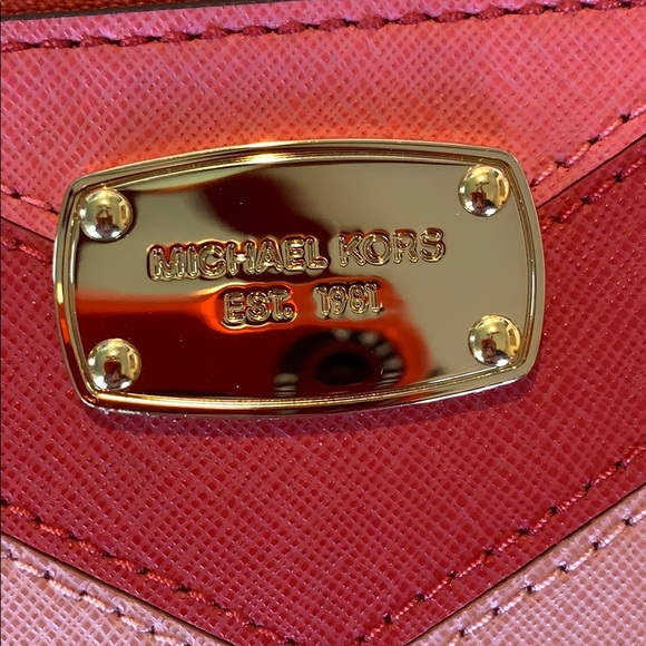 Michael Kors Jet Set large zip leather clutch - Picture 3 of 4